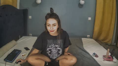 AnnaMaee online show from 01.19.25