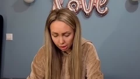 AnnaMaee online show from 02.26.25