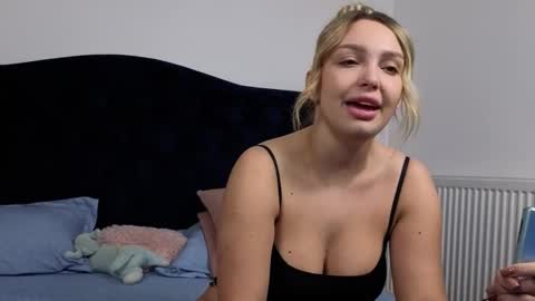 AnnaMaee online show from 11.10.25