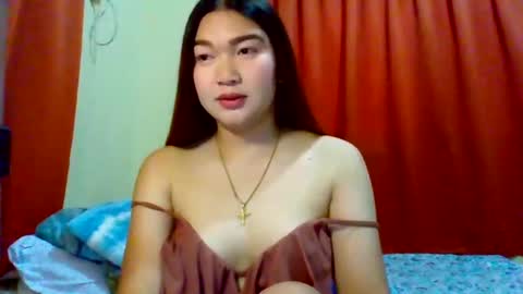Snapshot of xsweetiemajax chatting on 12.08.24 HI IM PAULINE online show from 12.08.24