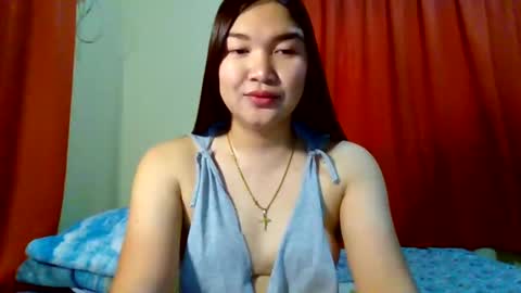 Snapshot of xsweetiemajax chatting on 01.05.25 HI IM PAULINE online show from 01.05.25