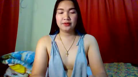 Snapshot of xsweetiemajax chatting on 02.08.25 HI IM PAULINE online show from 02.08.25