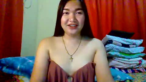Snapshot of xsweetiemajax chatting on 02.16.25 HI IM PAULINE online show from 02.16.25