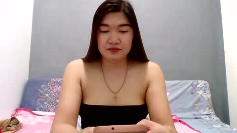 Snapshot of xsweetiemajax chatting on 09.25.25 HI IM PAULINE online show from 09.25.25