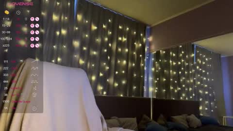 Snapshot of xtrahotx chatting on 01.18.26 Milana online show from 01.18.26