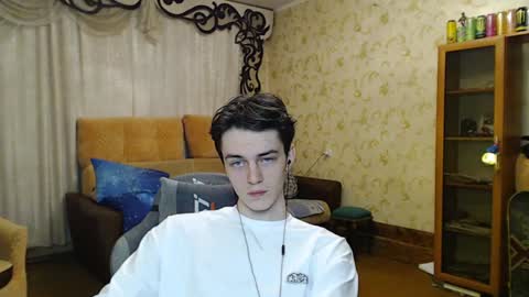 Snapshot of xtraqqq chatting on 12.16.24 traqqq online show from 12.16.24