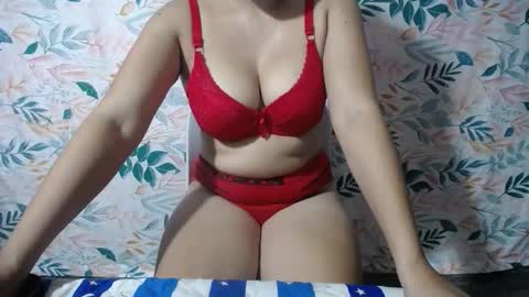 Snapshot of xxhott_ chatting on 10.21.25 xxhott_ online show from 10.21.25