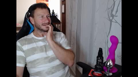 Snapshot of xxmettexx chatting on 09.13.25 xxmettexx online show from 09.13.25