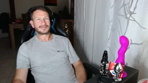 Snapshot of xxmettexx chatting on 09.26.25 xxmettexx online show from 09.26.25