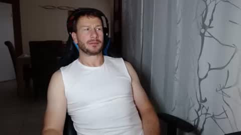 Snapshot of xxmettexx chatting on 10.27.25 xxmettexx online show from 10.27.25