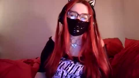 Snapshot of xxmommyraexx chatting on 10.25.25 Mommy online show from 10.25.25