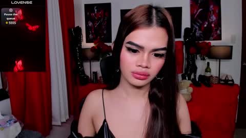 Snapshot of xxnaughty_angel chatting on 02.11.25 Angel online show from 02.11.25