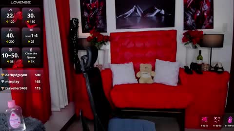 Snapshot of xxslutty_kim chatting on 02.11.25 xxslutty kim online show from 02.11.25