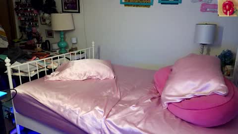 Snapshot of xxstrawberryjanexx chatting on 02.21.26 Strawberry Jane online show from 02.21.26