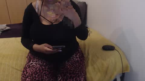 Snapshot of xxxbustybabe27x chatting on 09.27.25 Ayanda online show from 09.27.25