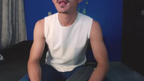 Snapshot of xxxhome_alonexxx chatting on 11.05.25 Kev online show from 11.05.25