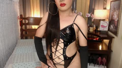 QUEENCY online show from 04.05.26