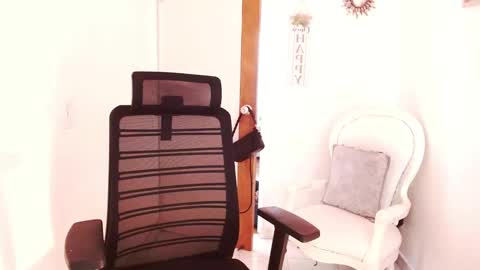 Snapshot of xxxsweetandhornyxxx chatting on 10.07.25 dolcesasha online show from 10.07.25