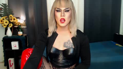 Snapshot of xyournightmarequeenx chatting on 12.29.24 QueenMarina online show from 12.29.24