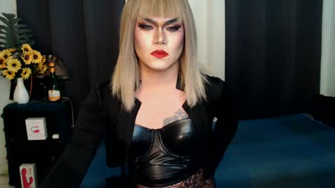Snapshot of xyournightmarequeenx chatting on 02.19.25 QueenMarina online show from 02.19.25