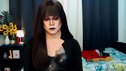 Snapshot of xyournightmarequeenx chatting on 09.25.25 QueenMarina online show from 09.25.25