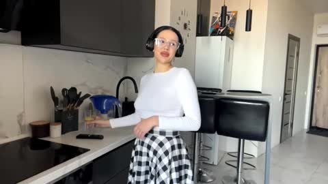 Snapshot of yaekomcmorran chatting on 10.31.25 Emily online show from 10.31.25