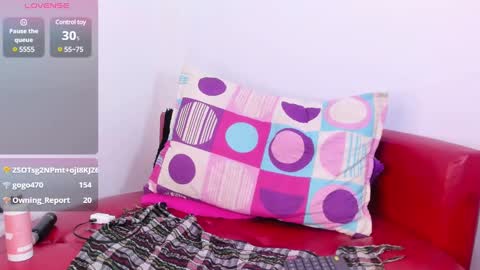 Snapshot of yahaira__ chatting on 01.11.25 Yahaira online show from 01.11.25