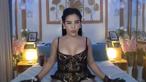 yakarena online show from 11.18.25