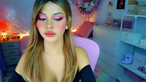 YANG AUDREY LONE online show from 10.18.25