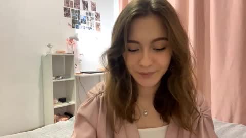 Snapshot of yaniraekberg chatting on 10.19.25 Marry online show from 10.19.25