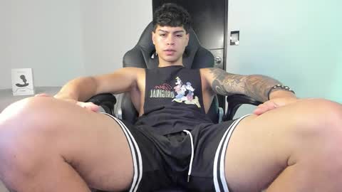 Snapshot of yanpaul83 chatting on 10.29.25 yanpaul83 online show from 10.29.25