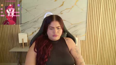 Snapshot of yara22_ chatting on 11.19.25 Yara online show from 11.19.25