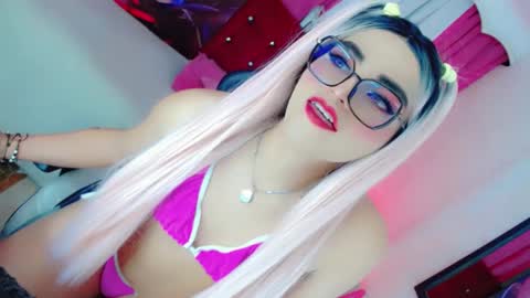 Snapshot of yarethrousss chatting on 10.09.25 yarethrousss online show from 10.09.25