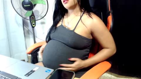 Snapshot of yari322xx chatting on 10.14.25 yaritza online show from 10.14.25