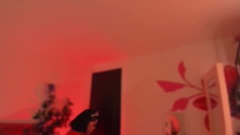 Snapshot of yarirose chatting on 02.15.26 Yary online show from 02.15.26