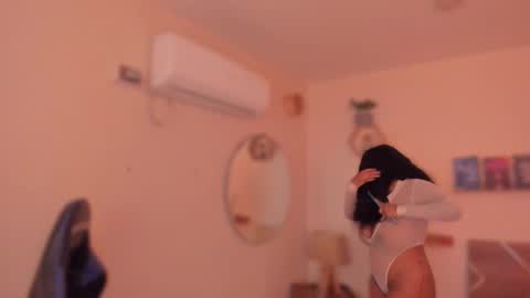 Snapshot of yarirose chatting on 02.21.26 Yary online show from 02.21.26