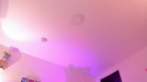 Snapshot of yarirose chatting on 02.25.26 Yary online show from 02.25.26