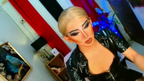 miss yasii online show from 11.19.25