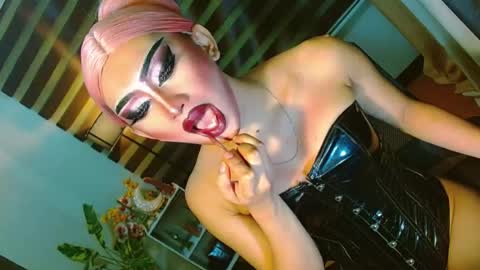 Snapshot of yasii19 chatting on 07.23.26 miss yasii online show from 07.23.26