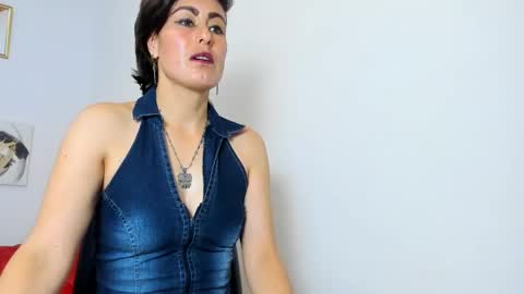 Snapshot of yasmin_goldenst chatting on 10.07.25 Yasemin online show from 10.07.25