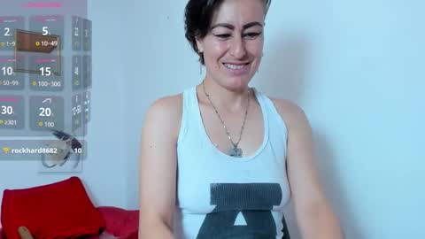 Snapshot of yasmin_goldenst chatting on 10.29.25 Yasemin online show from 10.29.25