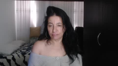 Snapshot of yasmin_love85 chatting on 01.09.25 yasmin_love85 online show from 01.09.25