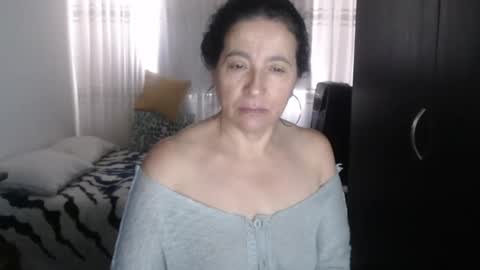 Snapshot of yasmin_love85 chatting on 01.10.25 yasmin_love85 online show from 01.10.25