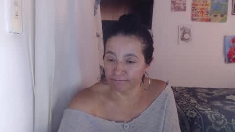 Snapshot of yasmin_love85 chatting on 01.24.25 yasmin_love85 online show from 01.24.25