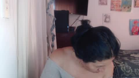 Snapshot of yasmin_love85 chatting on 02.06.25 yasmin_love85 online show from 02.06.25