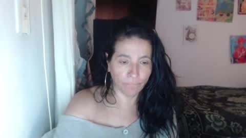 Snapshot of yasmin_love85 chatting on 03.10.25 yasmin_love85 online show from 03.10.25