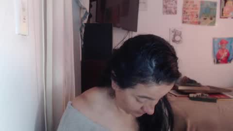 Snapshot of yasmin_love85 chatting on 09.12.25 yasmin_love85 online show from 09.12.25