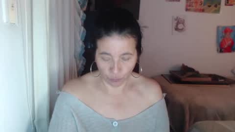 yasmin_love85 online show from 10.31.25