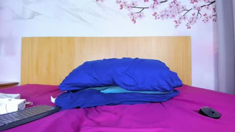 Yasminn Scott online show from 01.18.25