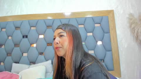 yayi derek  online show from 10.25.25